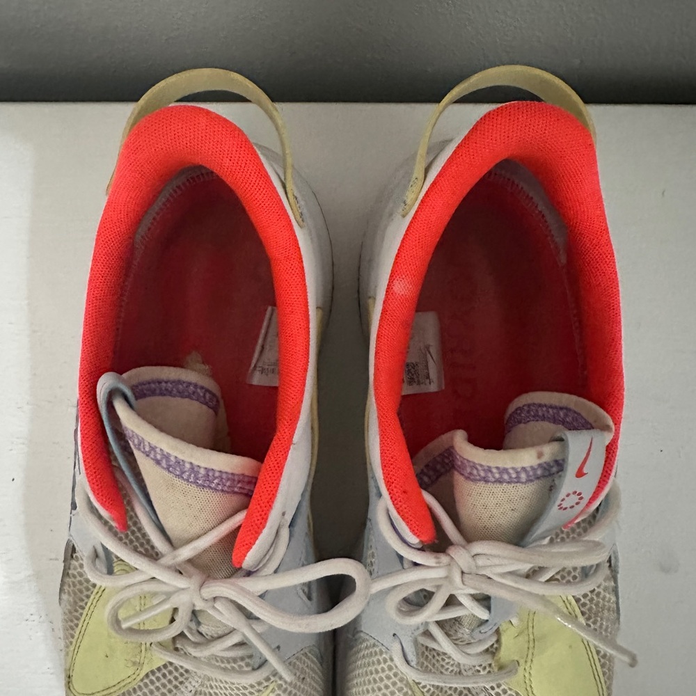 Nike Joy Rides - Picture 6 of 8